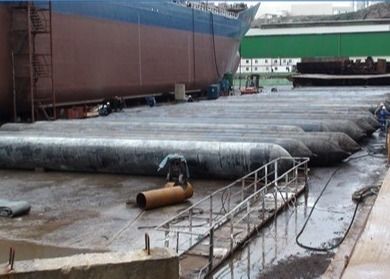 کیفیت کشتی های دریایی سیاه و سفید بادی که کیسه های هوا لاستیکی نجات را راه اندازی می کنند کارخانه