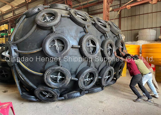 کیفیت گلگیر لاستیکی پنوماتیک دریایی مشکی 50kpa 3.3*6.5m با توری زنجیر کارخانه