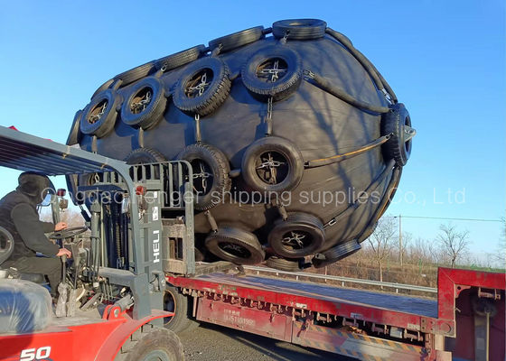 کیفیت گلگیر لاستیکی پنوماتیک دریایی مشکی 50kpa 3.3*6.5m با توری زنجیر کارخانه
