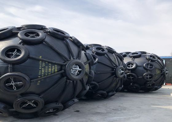 کیفیت گلگیرهای لاستیکی پنوماتیک مشکی برای محافظت در برابر برخورد بدنه و اسکله کارخانه