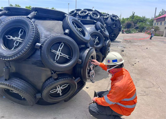 کیفیت گلگیر سپر کشتی لاستیکی پنوماتیک نوع STS یوکوهاما با زنجیر و توری تایر کارخانه