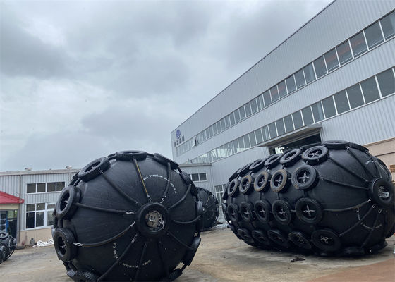 کیفیت 50Kpa 3.3*6.5M فندر لاستیکی پنوماتیک نوع یوکوهاما با لاستیک زنجیره ای کارخانه