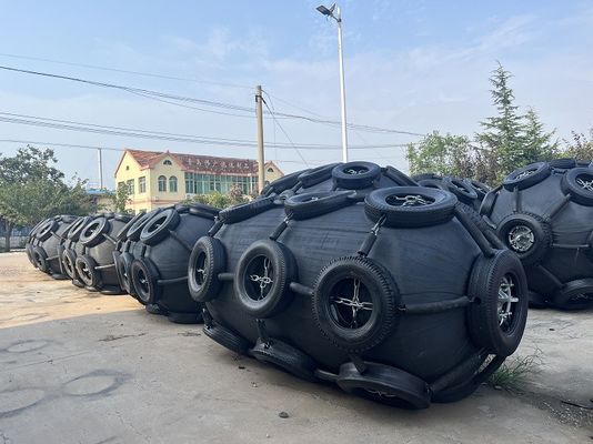 کیفیت ISO 17357 قایق های دریایی لنگر گذاری شناور پنوماتیک لاستیک Fender برای لنگرگاه / کشتی / قایق کارخانه