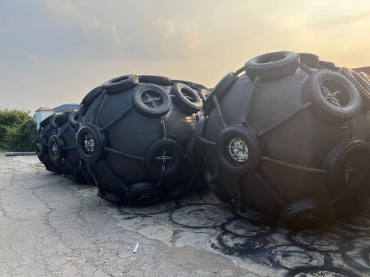 کیفیت فندر لاستیکی پنوماتیک سیاه کیفیت خوب STS 50Kpa فندر نوع یوکوهاما کارخانه