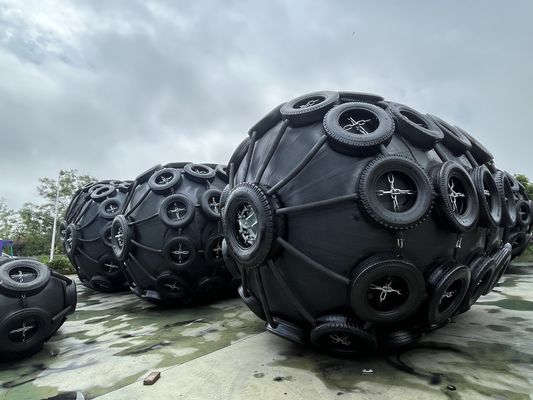 کیفیت لنگرگاه کشتی قایق 50Kpa 80Kpa ضربه‌گیر لاستیکی زنجیر تایر تور ضربه‌گیر اسکله سنگین برای محافظت از پهلوگیری کشتی دریایی کارخانه