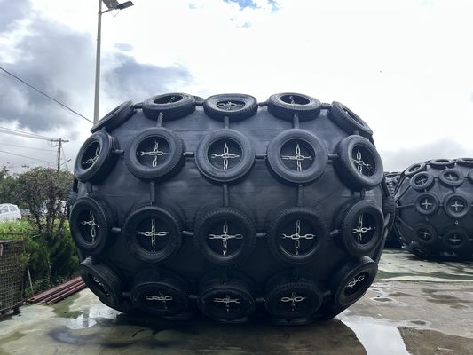 کیفیت طول عمر طراحی 8 تا 15 سال، گلگیر دریایی بادی با ارائه فشار 50 کیلو پاسکال و 80 کیلو پاسکال و روش نصب زنجیر طناب پلی پروپیلن، ایده آل برای پهلوگیری کشتی کارخانه