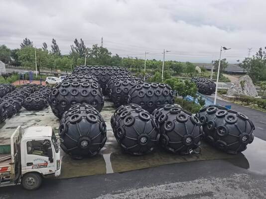 کیفیت محافظ لاستیکی پنوماتیک سنگین با فشار 50 کیلو پاسکال و 80 کیلو پاسکال برای حفاظت از پهلوگیری کشتی‌های کلاس یخ کارخانه