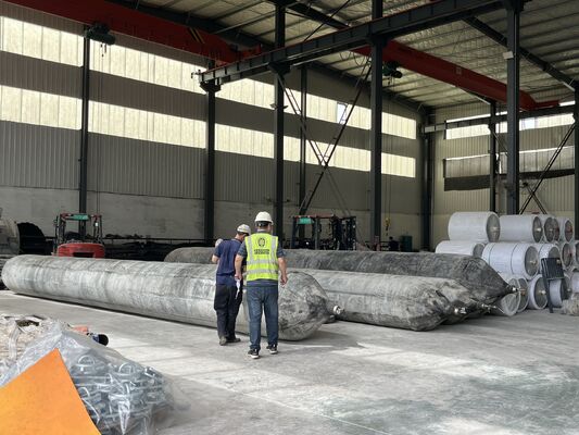 کیفیت Marine Rubber Airbag with High Grip Surface Pattern for Stable Shipyard Positioning in 0.8-3 M Diameter and 4-25 M Length کارخانه