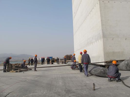 کیفیت کیسه هوای لاستیکی دریایی 16 متری فشار بالا راه اندازی رنگ نجات سیاه و سفید کارخانه