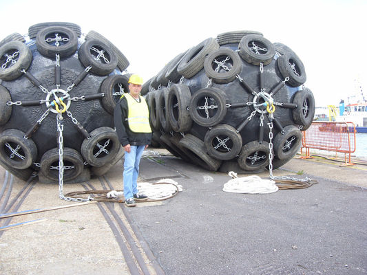 کیفیت گلگیر لاستیکی پنوماتیک Yokohama D2.5x5.5m با مقاومت هوای مناسب کارخانه