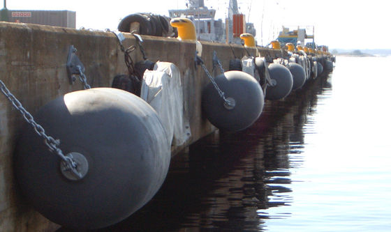 کیفیت فندر لاستیکی پنوماتیک 1.5*2.5 متر فنر لاستیکی دریایی برای محافظت از حوض کارخانه