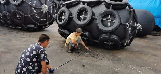 کیفیت گلگیر لاستیکی پنوماتیک قایق با لاستیک و زنجیر کارخانه