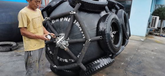 کیفیت یوکوهاما نوع لاستیکی دریایی Fender Marine Pier Fenders 0.5m-3.3m قطر کارخانه