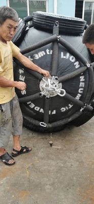 کیفیت یوکوهاما نوع لاستیکی دریایی Fender Marine Pier Fenders 0.5m-3.3m قطر کارخانه