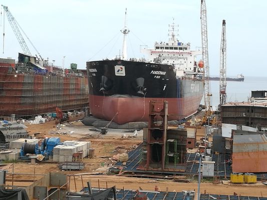 کیفیت ایربگ لاستیکی کشتی فشار قوی 0.8*15 متر 5-14 لایه کارخانه