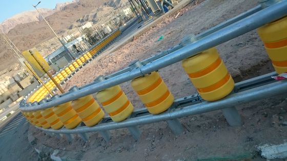 کیفیت ایمنی ترافیک Eva Buckets Rolling Anti Crash Guardrail Road Roller Barrier کارخانه