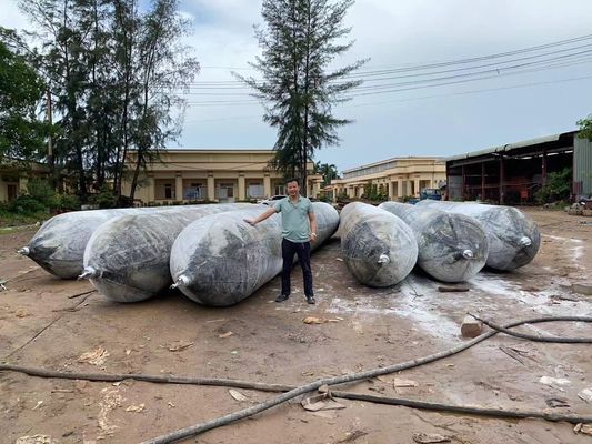 کیفیت اندازه و لایه های قابل تنظیم کیسه هوای لاستیکی پرتاب قایق دریایی کارخانه